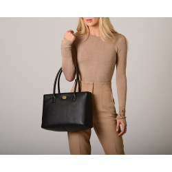 Naora Procida, sac shooping noir