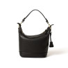 Naeva Romy, sac porté épaule noir
